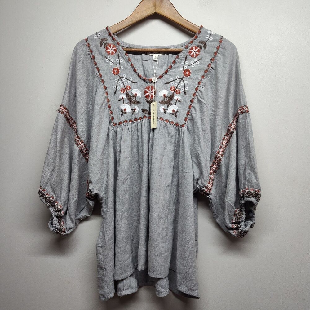 Max Studio Blouse Top Women L Gray Floral Embroidered Feminine Cottagecore New
